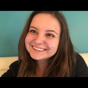 Meet your Posher, Alexis